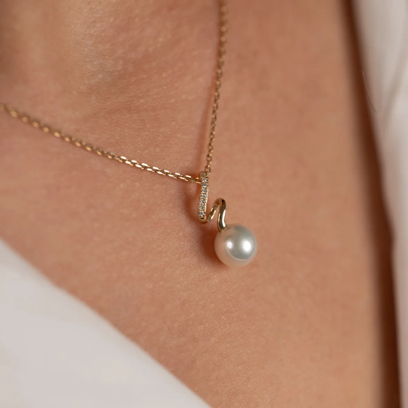LORA PEARL DIAMOND SOLID GOLD PENDANT