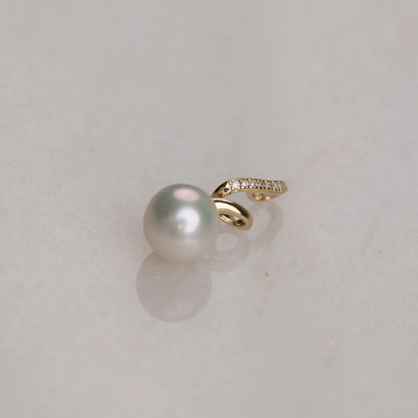 LORA PEARL DIAMOND SOLID GOLD PENDANT