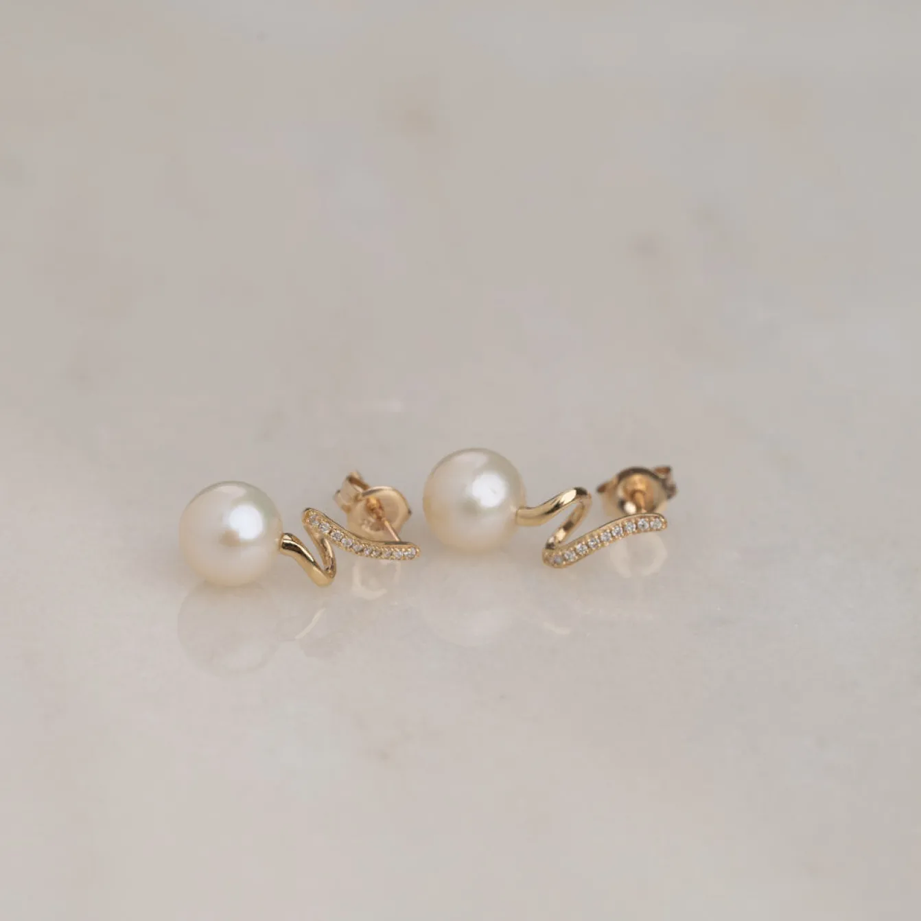 LORA PEARL DIAMOND SOLID GOLD EARRING