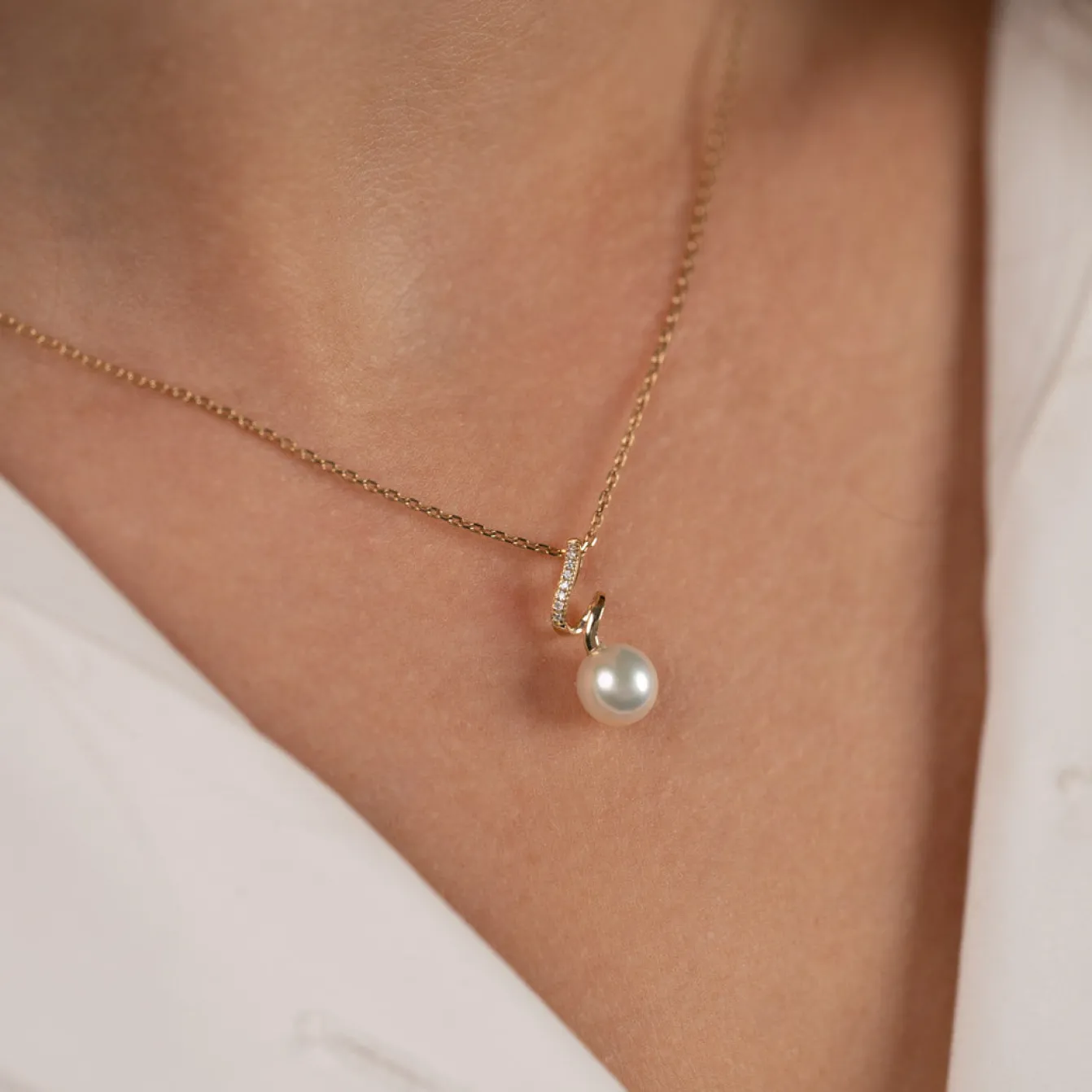LORA PEARL DIAMOND SOLID GOLD PENDANT