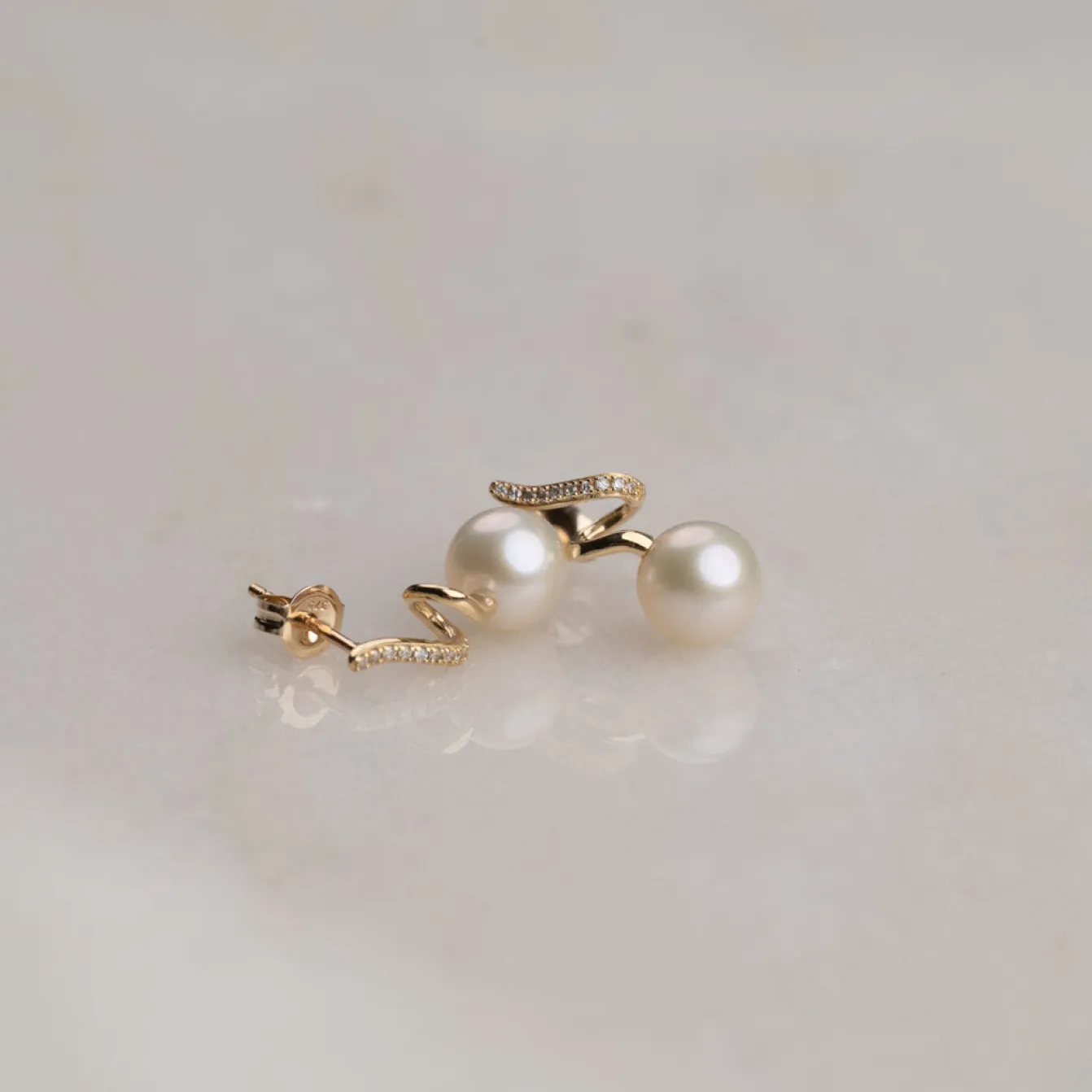 LORA PEARL DIAMOND SOLID GOLD EARRING