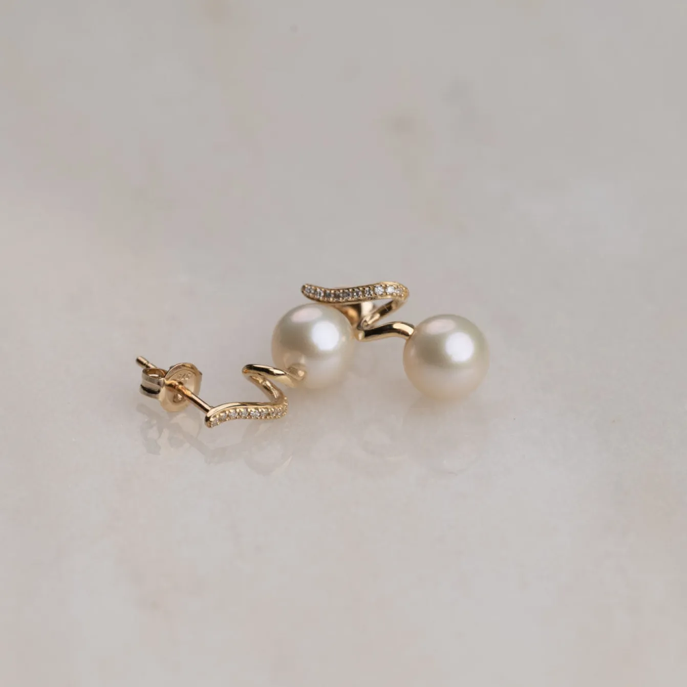 LORA PEARL DIAMOND SOLID GOLD EARRING