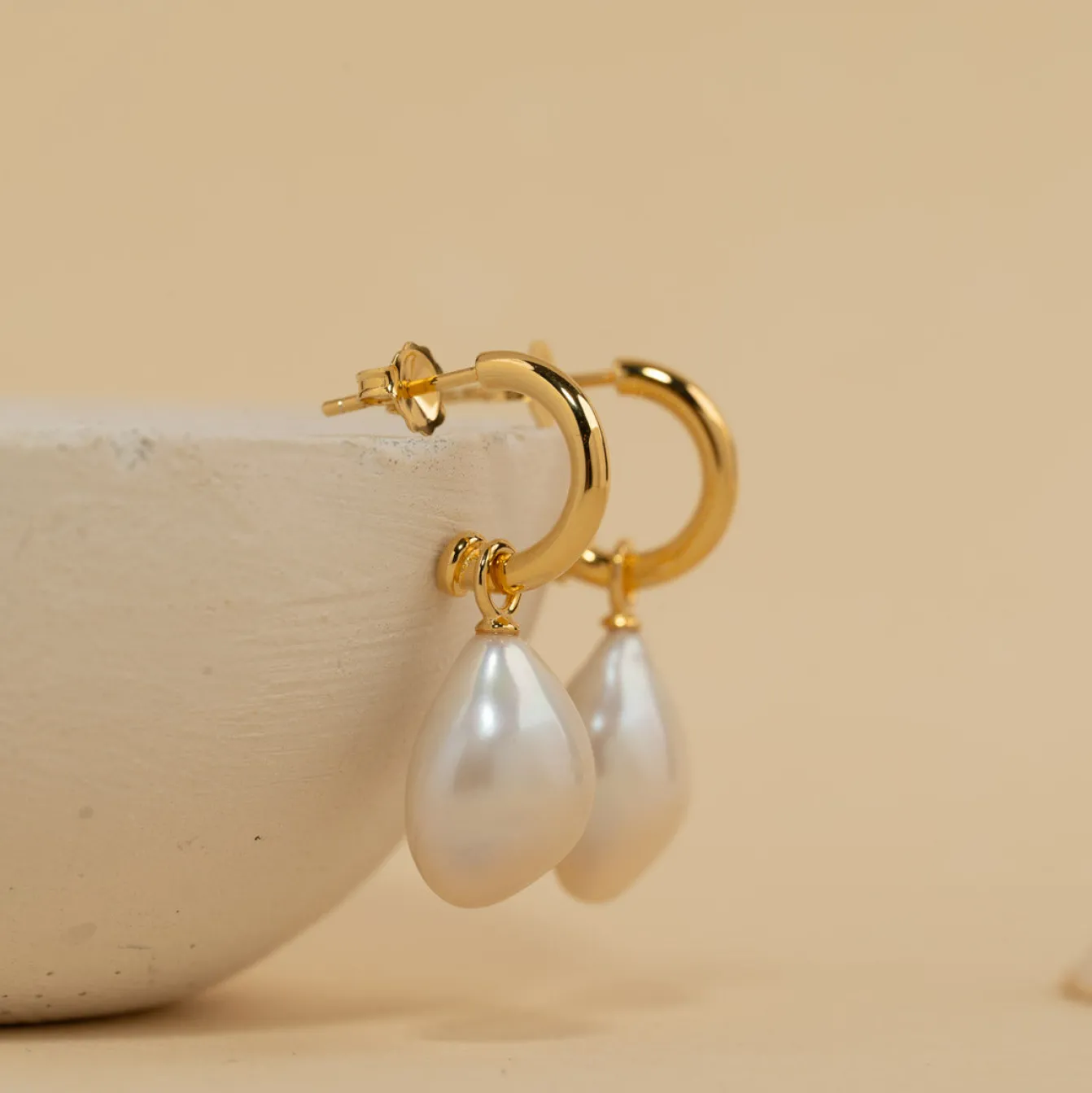 LUCY PEARL GOLDEN EARRING