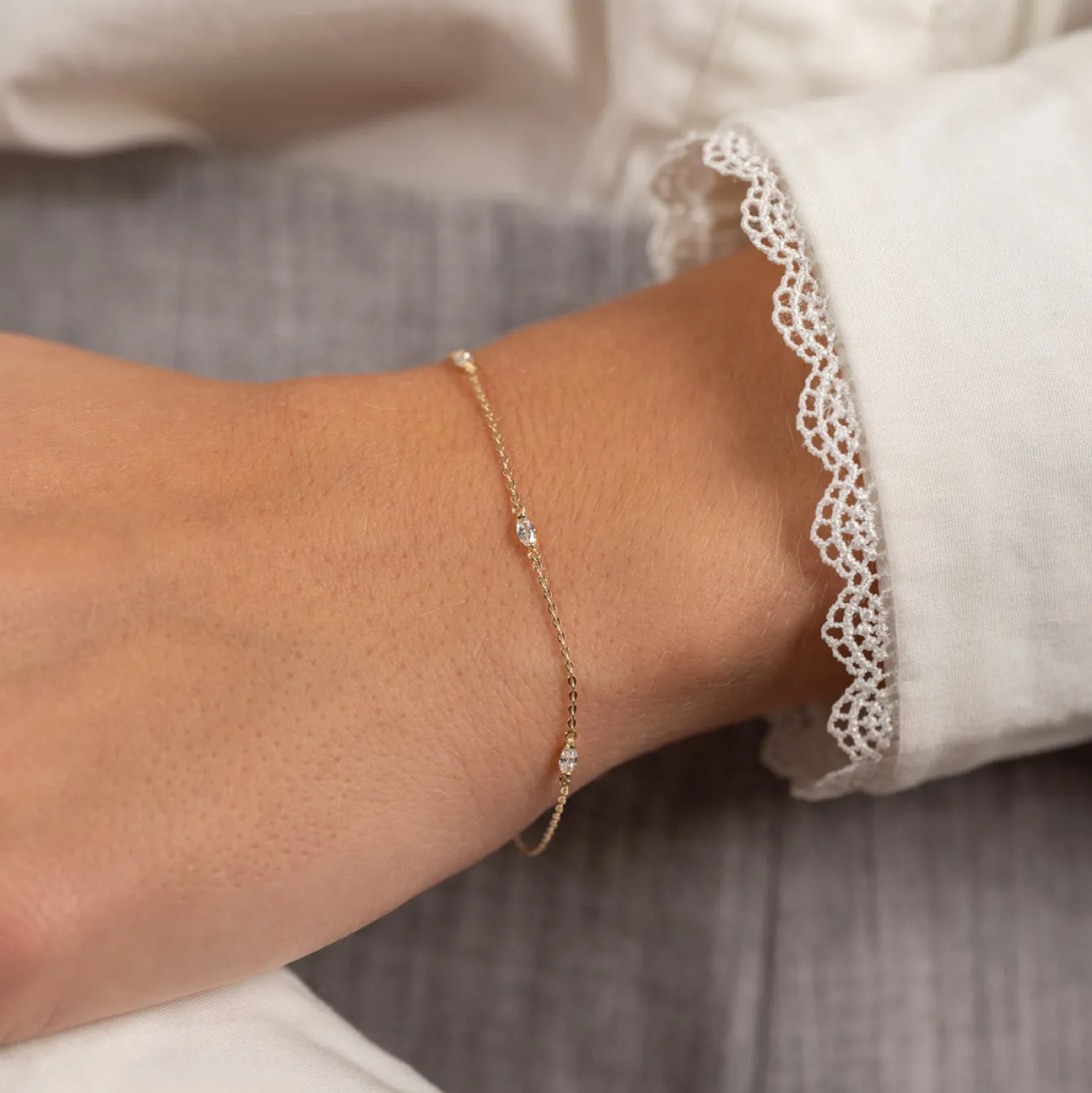 MADELINE CRYSTAL SOLID GOLD BRACELET