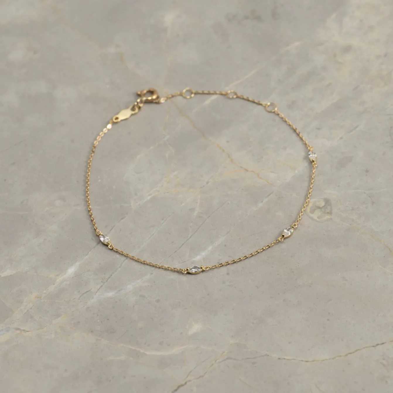 MADELINE CRYSTAL SOLID GOLD BRACELET