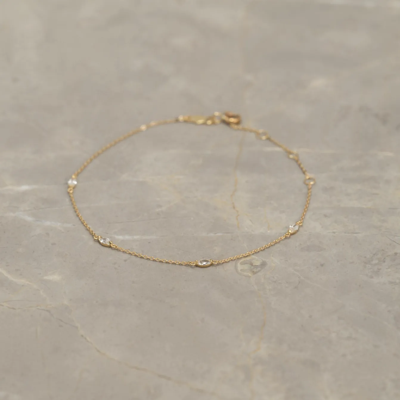 MADELINE CRYSTAL SOLID GOLD BRACELET