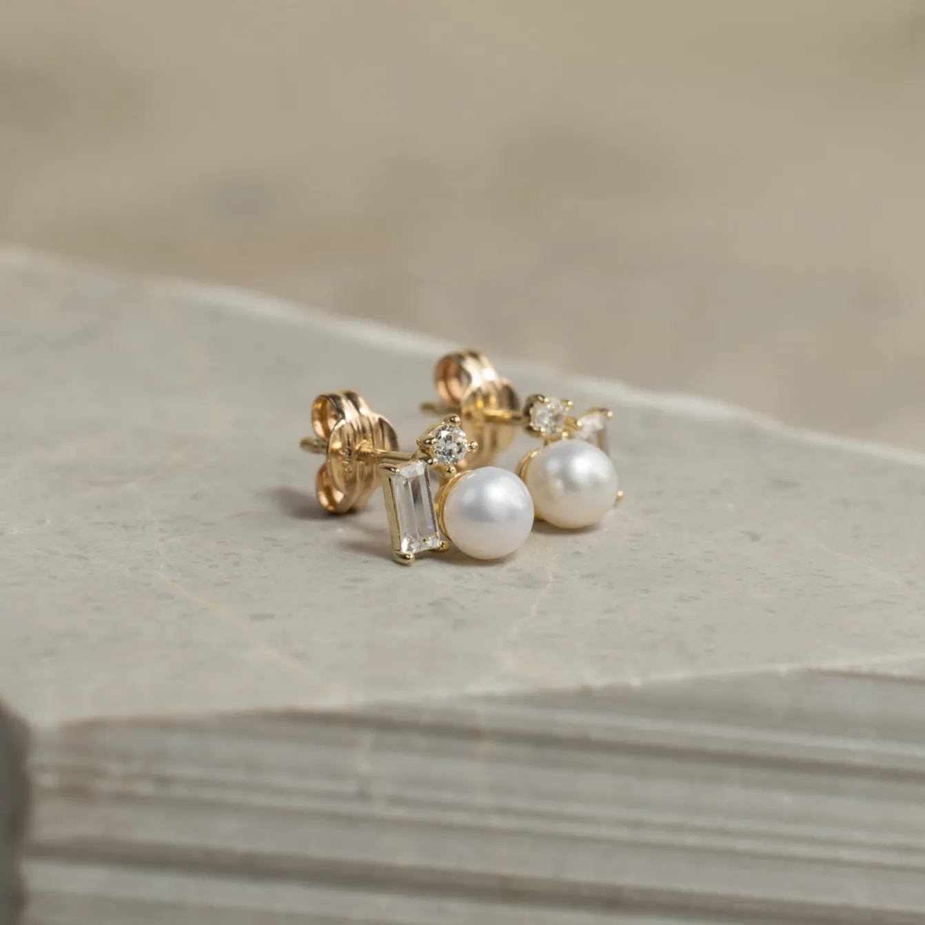 MAEVE PEARL SOLID GOLD STUD EARRING
