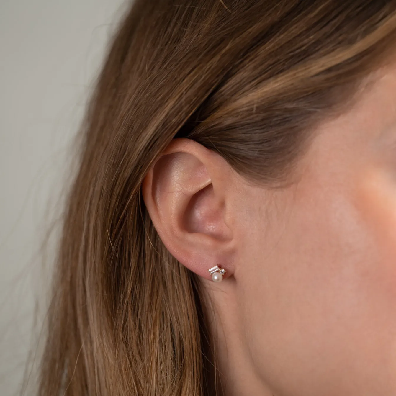 MAEVE PEARL SOLID GOLD STUD EARRING