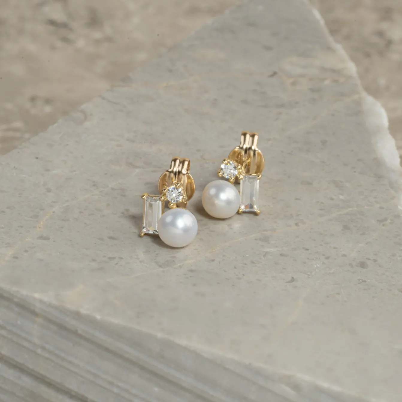 MAEVE PEARL SOLID GOLD STUD EARRING