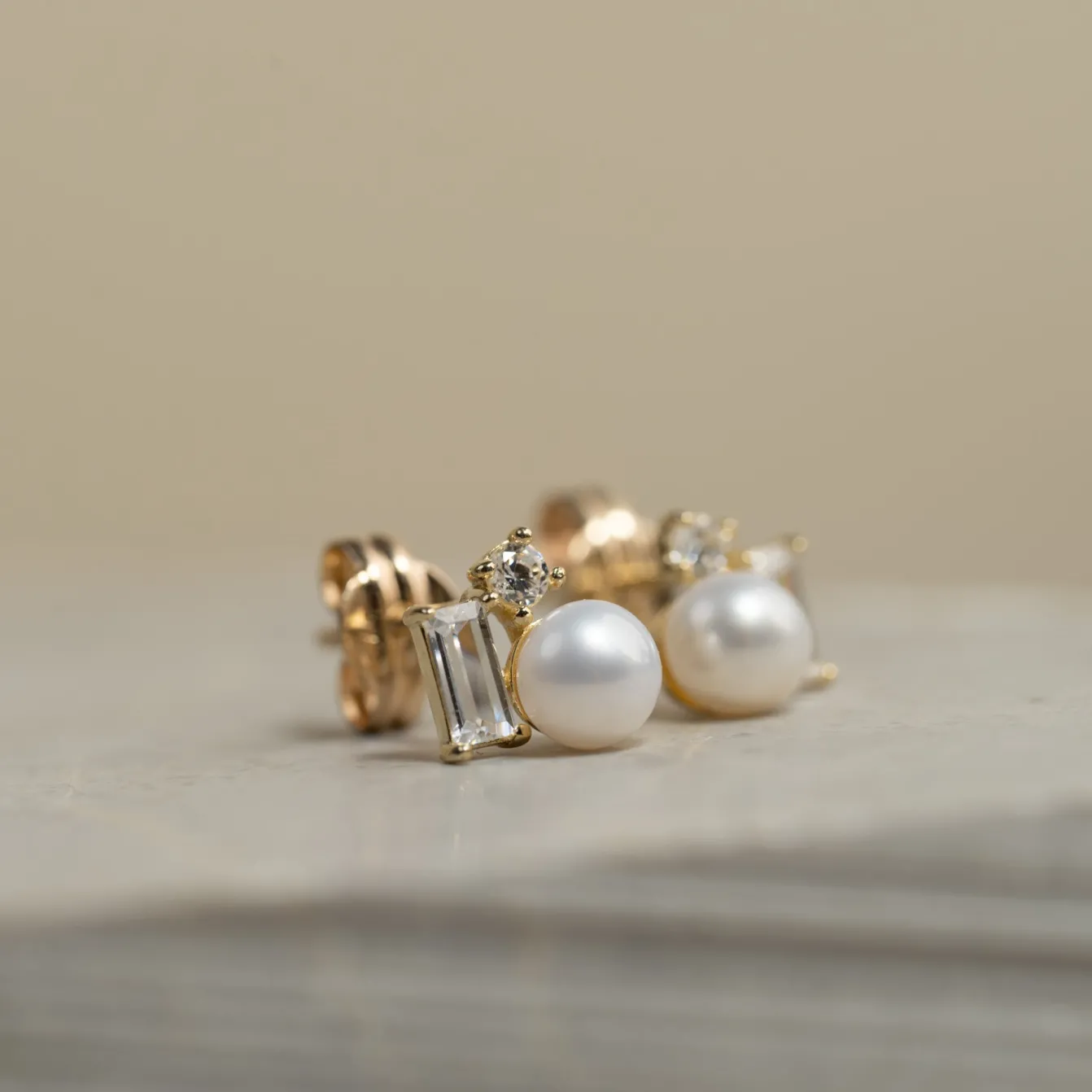 MAEVE PEARL SOLID GOLD STUD EARRING