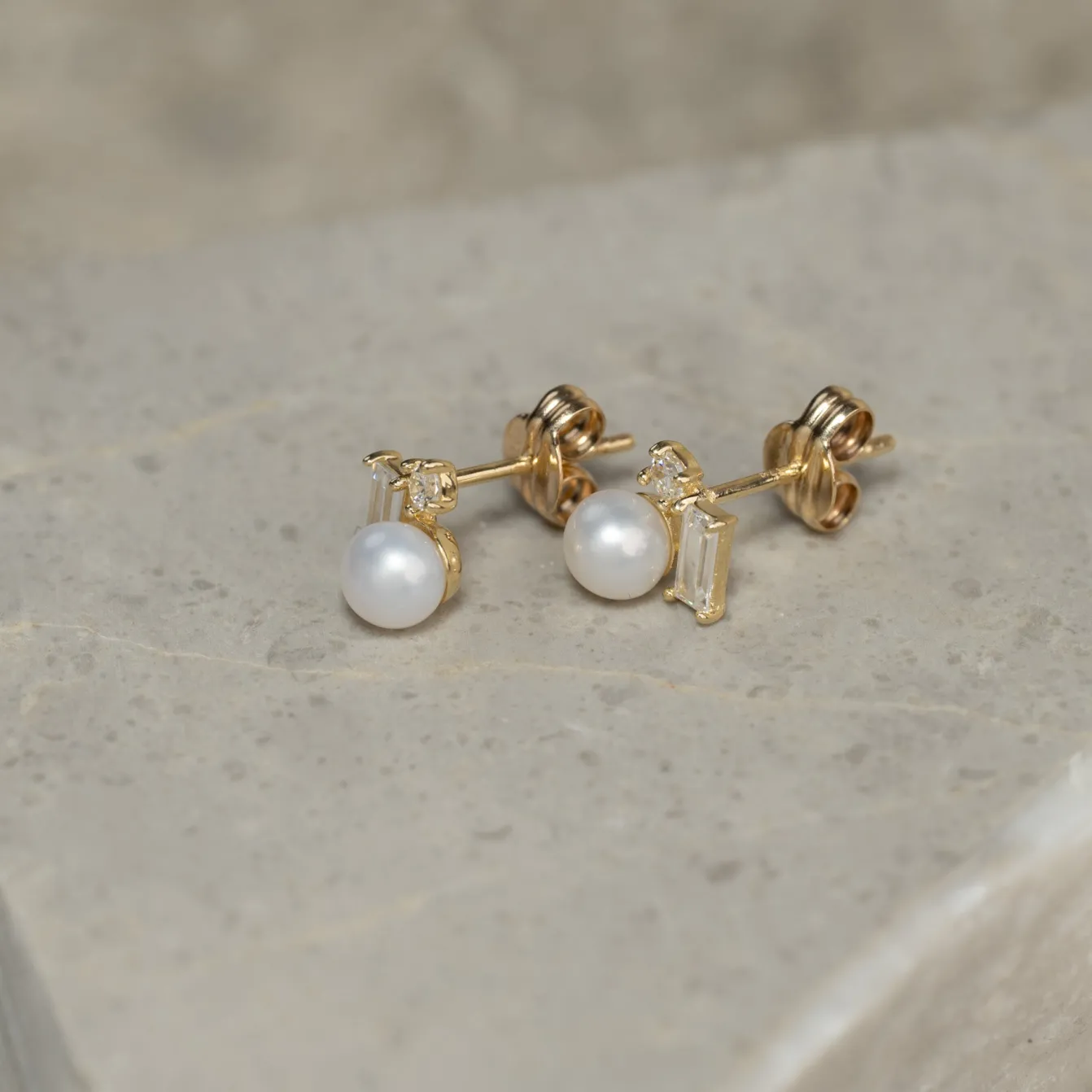 MAEVE PEARL SOLID GOLD STUD EARRING