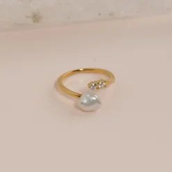MAGDA PEARL GOLDEN RING