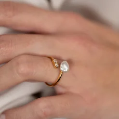MAGDA PEARL GOLDEN RING