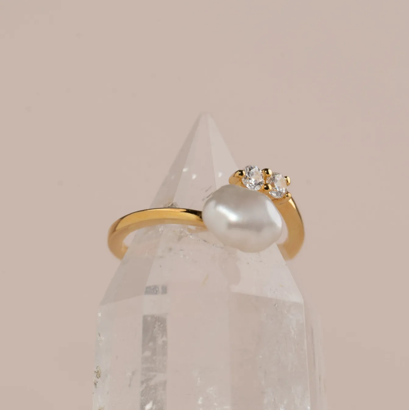 MAGDA PEARL GOLDEN RING