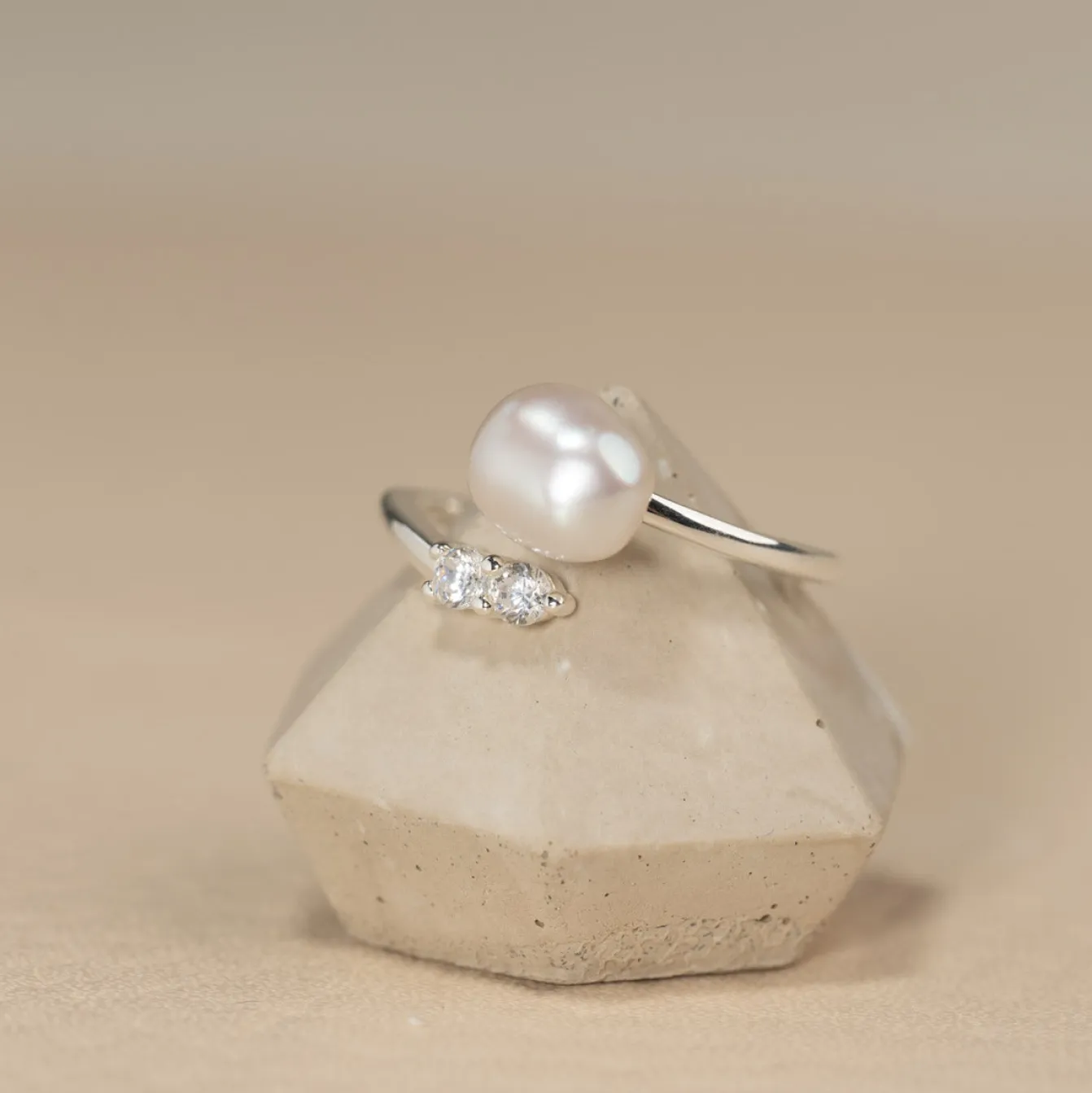 MAGDA PEARL SILVER RING