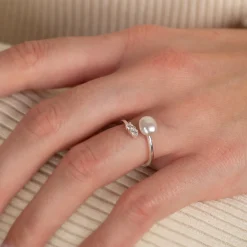 MAGDA PEARL SILVER RING
