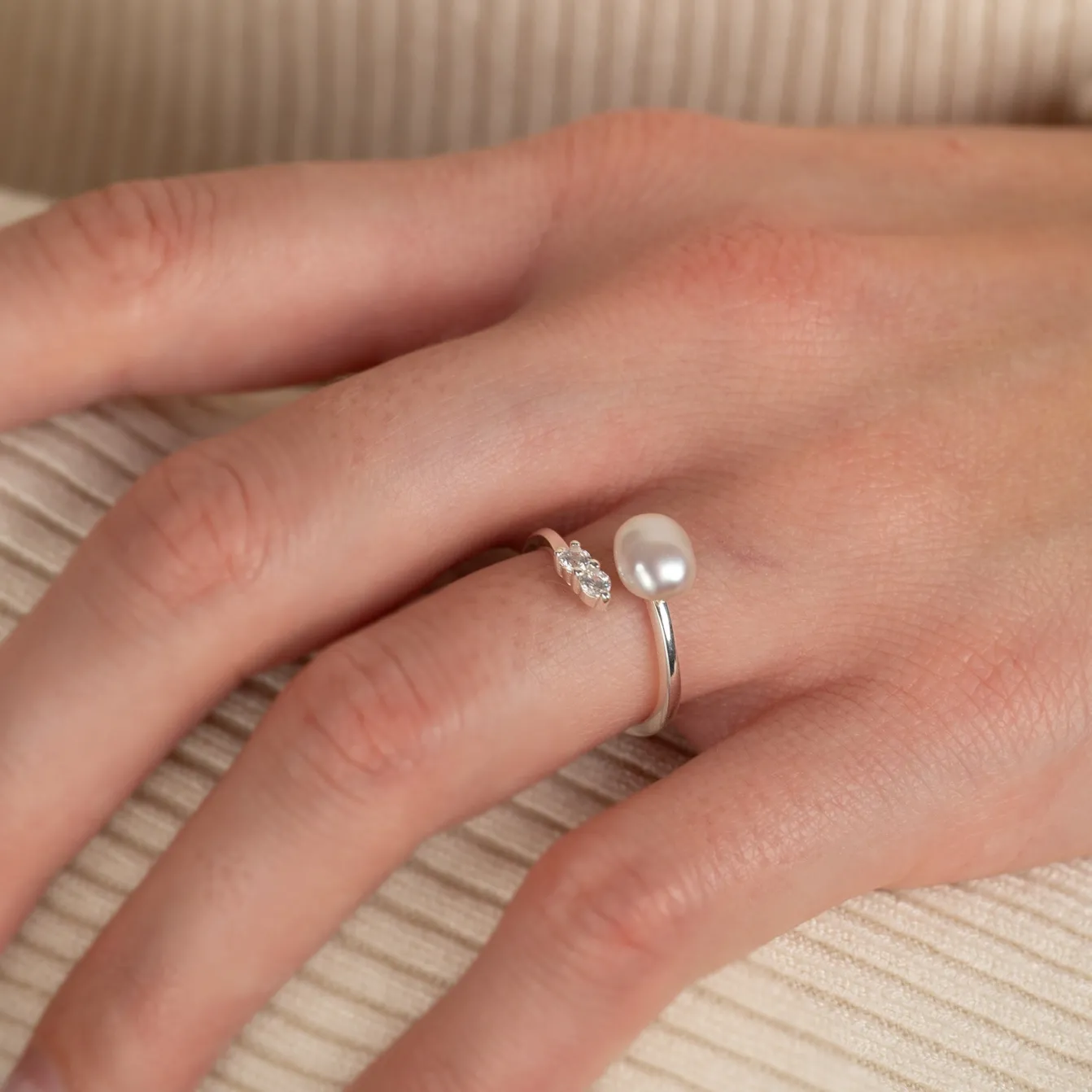 MAGDA PEARL SILVER RING