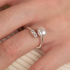 MAGDA PEARL SILVER RING