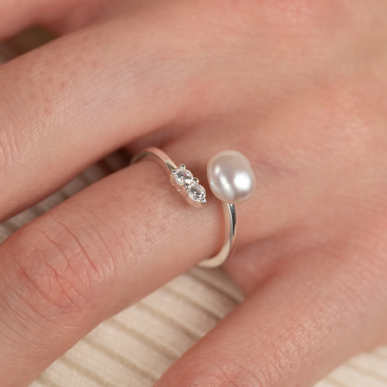 MAGDA PEARL SILVER RING