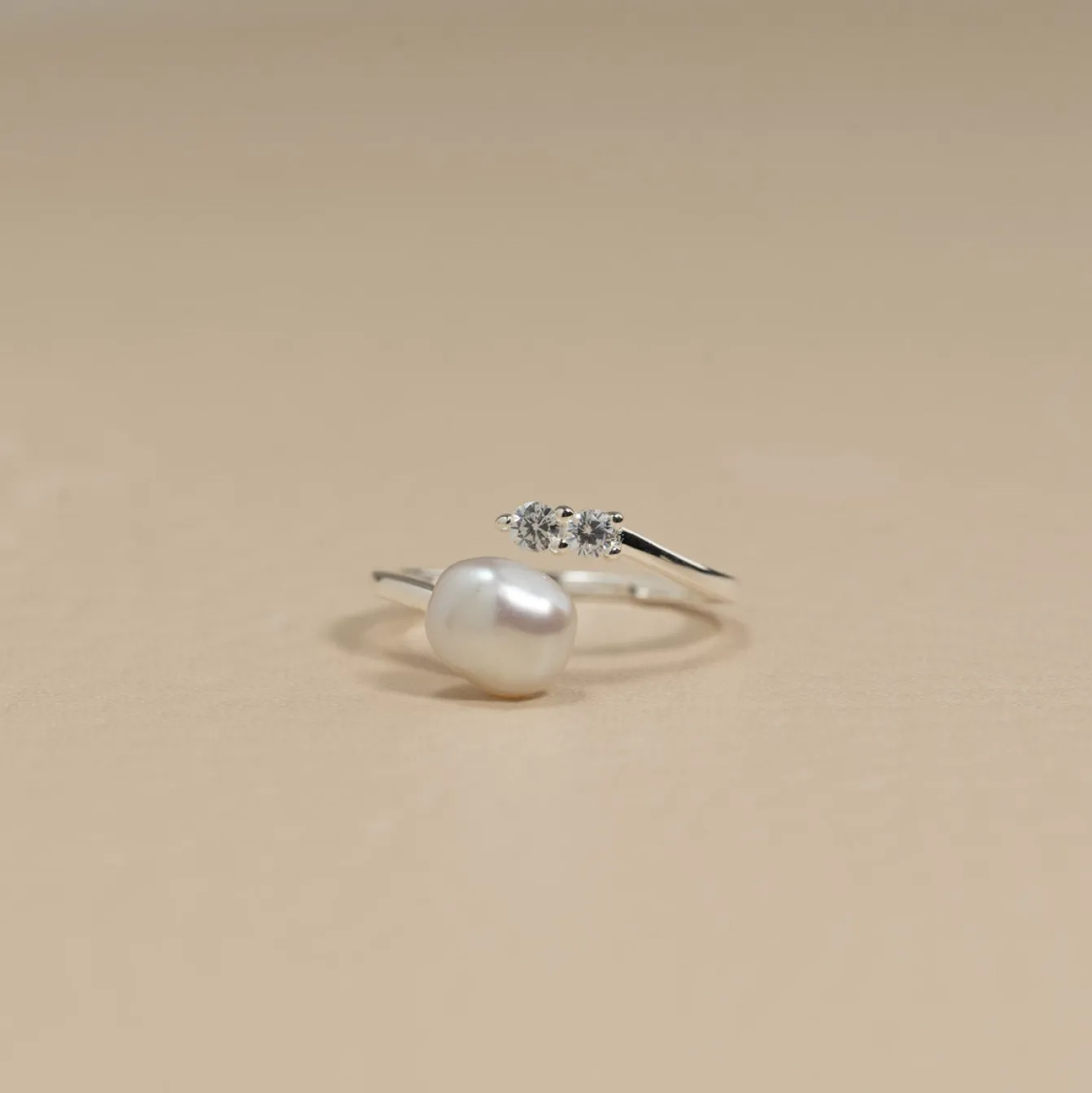MAGDA PEARL SILVER RING