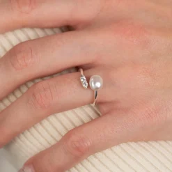 MAGDA PEARL SILVER RING