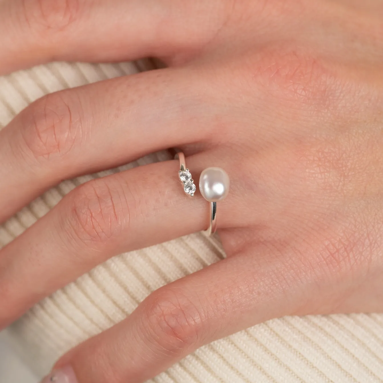 MAGDA PEARL SILVER RING