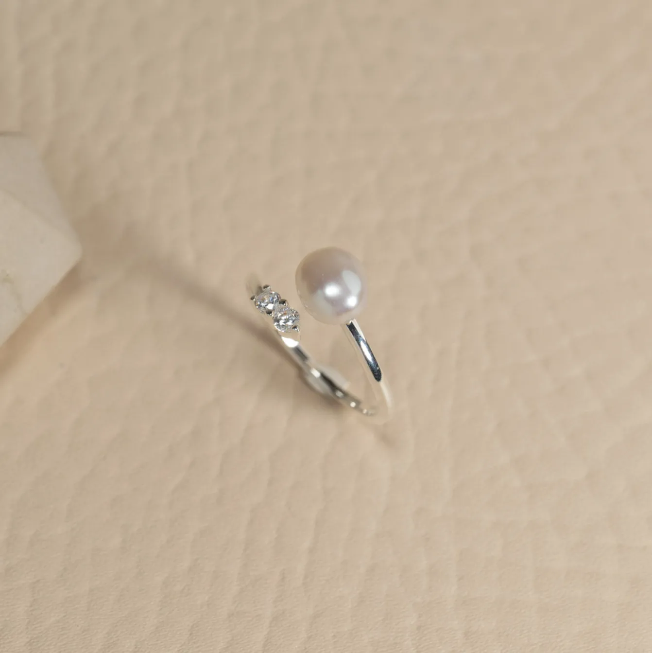 MAGDA PEARL SILVER RING
