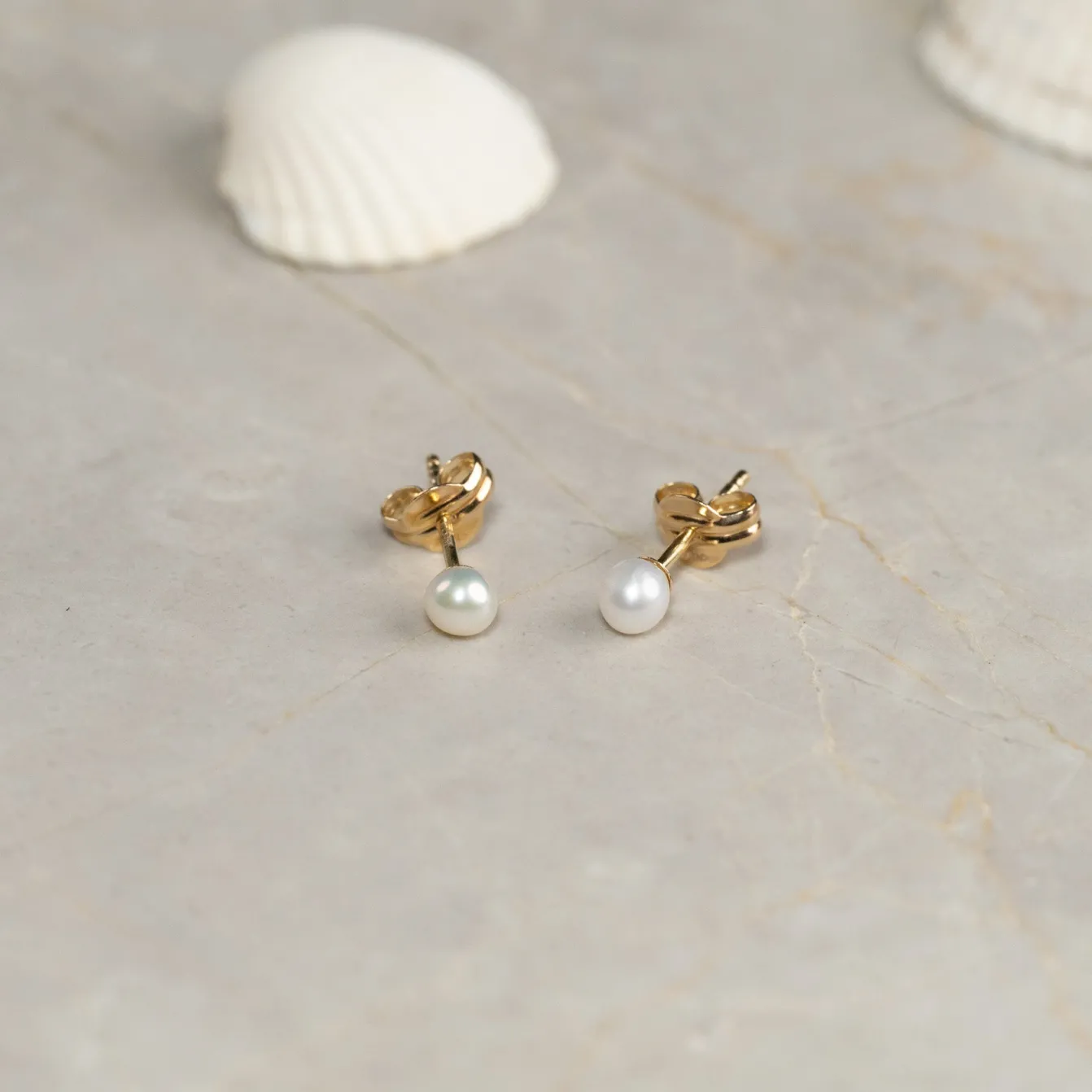 MAGGIE PEARL SOLID GOLD STUD EARRING - 3mm