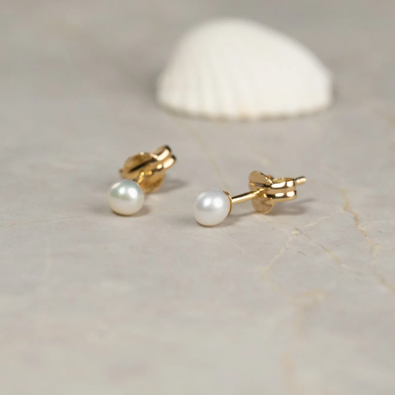 MAGGIE PEARL SOLID GOLD STUD EARRING - 3mm