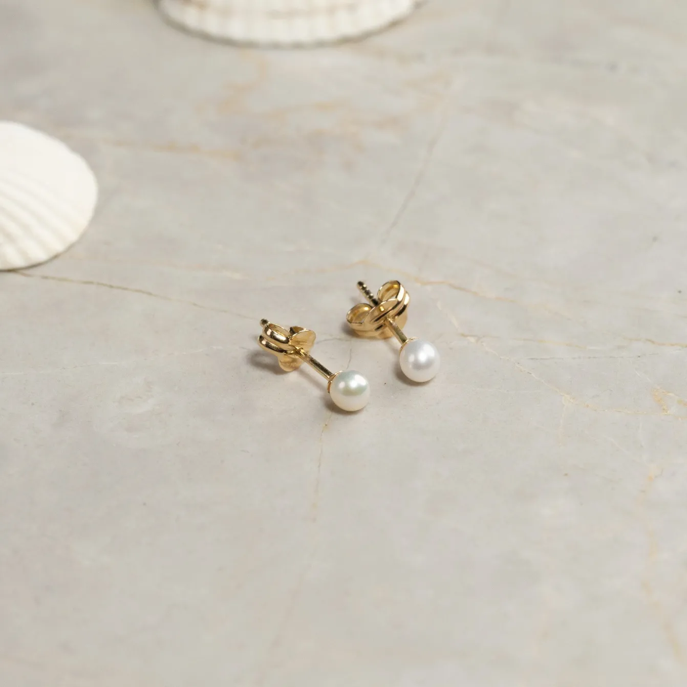 MAGGIE PEARL SOLID GOLD STUD EARRING - 3mm