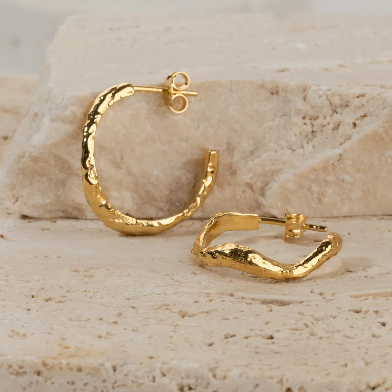 MAIA GOLDEN CREOL EARRING
