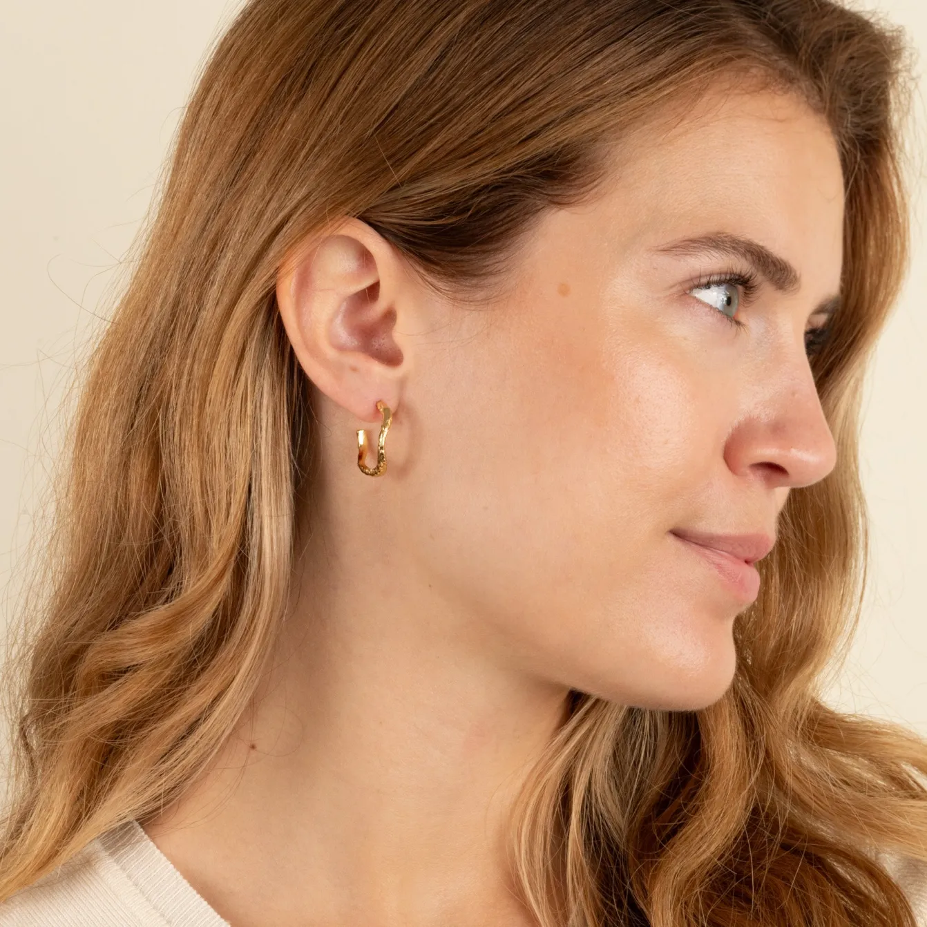 MAIA GOLDEN CREOL EARRING