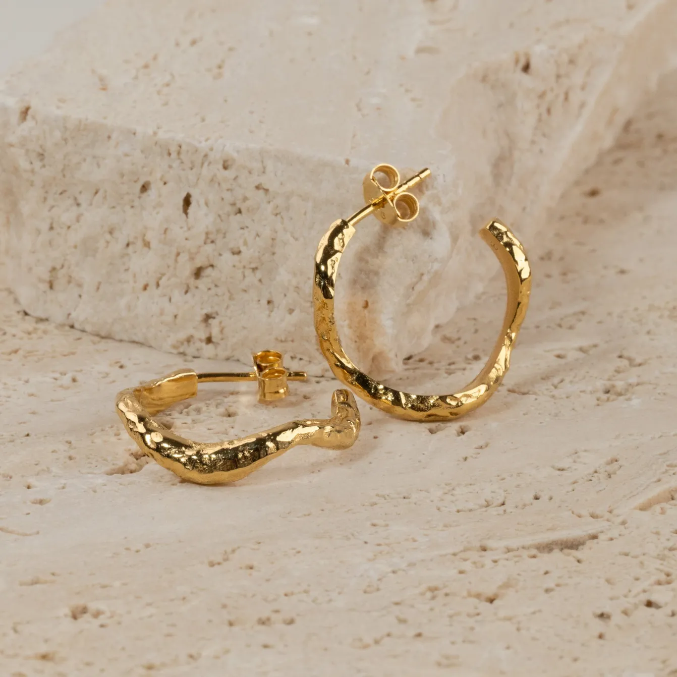 MAIA GOLDEN CREOL EARRING