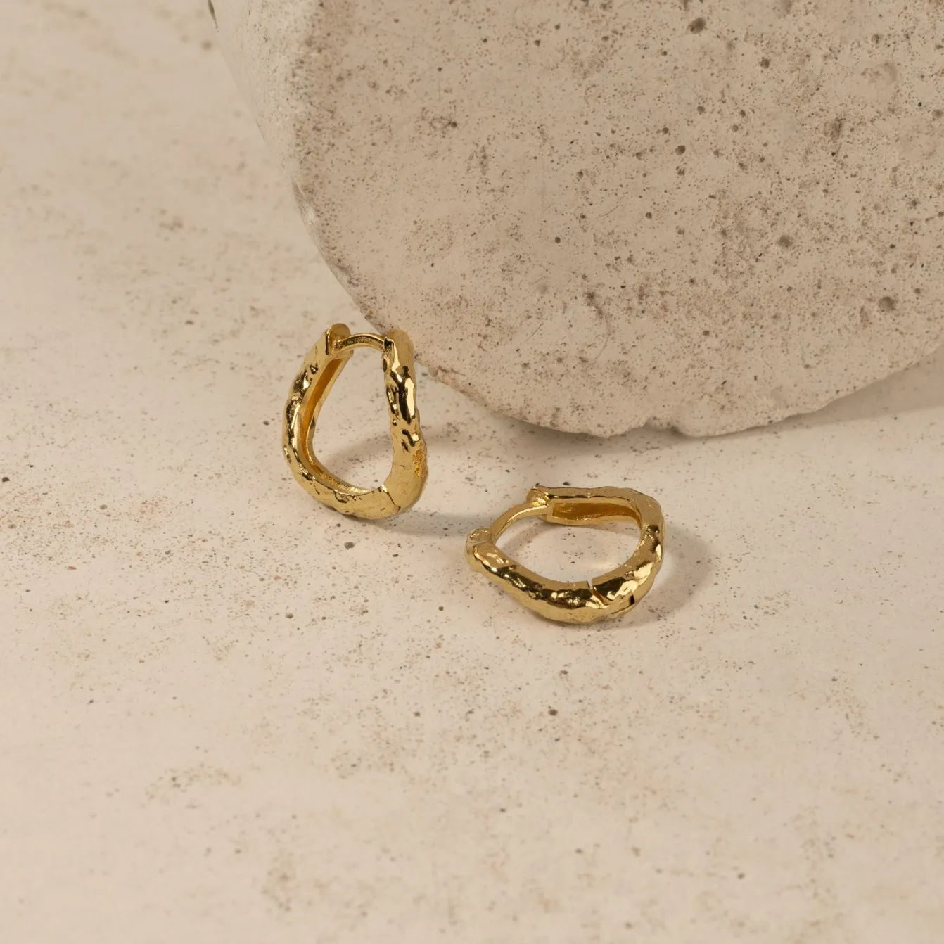 MAIA GOLDEN HUGGIE EARRING