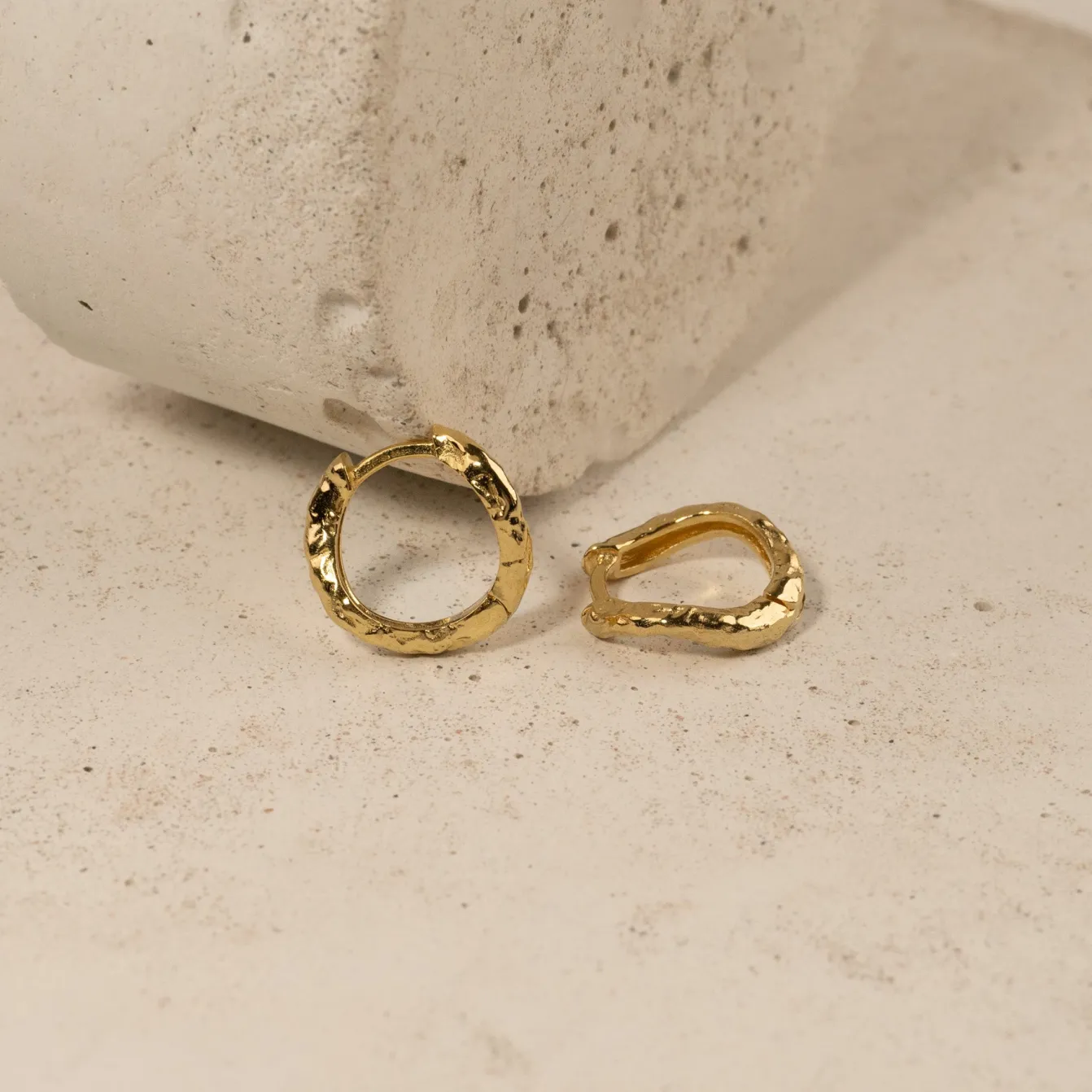 MAIA GOLDEN HUGGIE EARRING