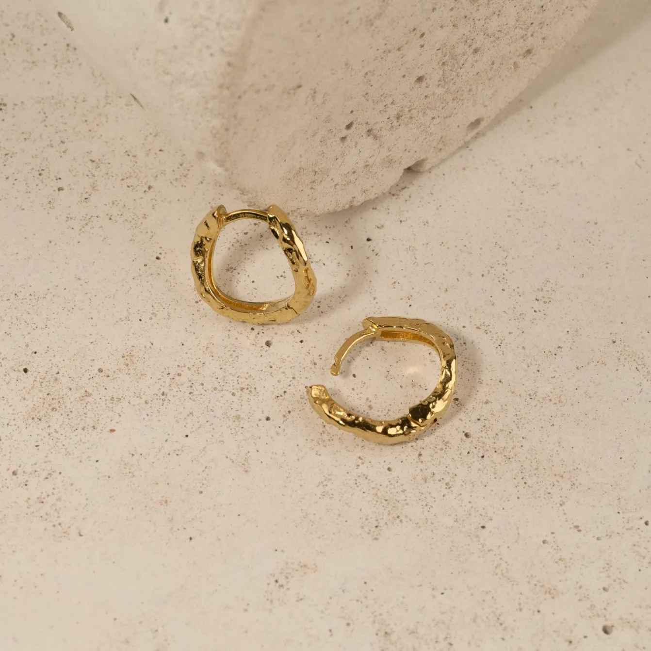 MAIA GOLDEN HUGGIE EARRING