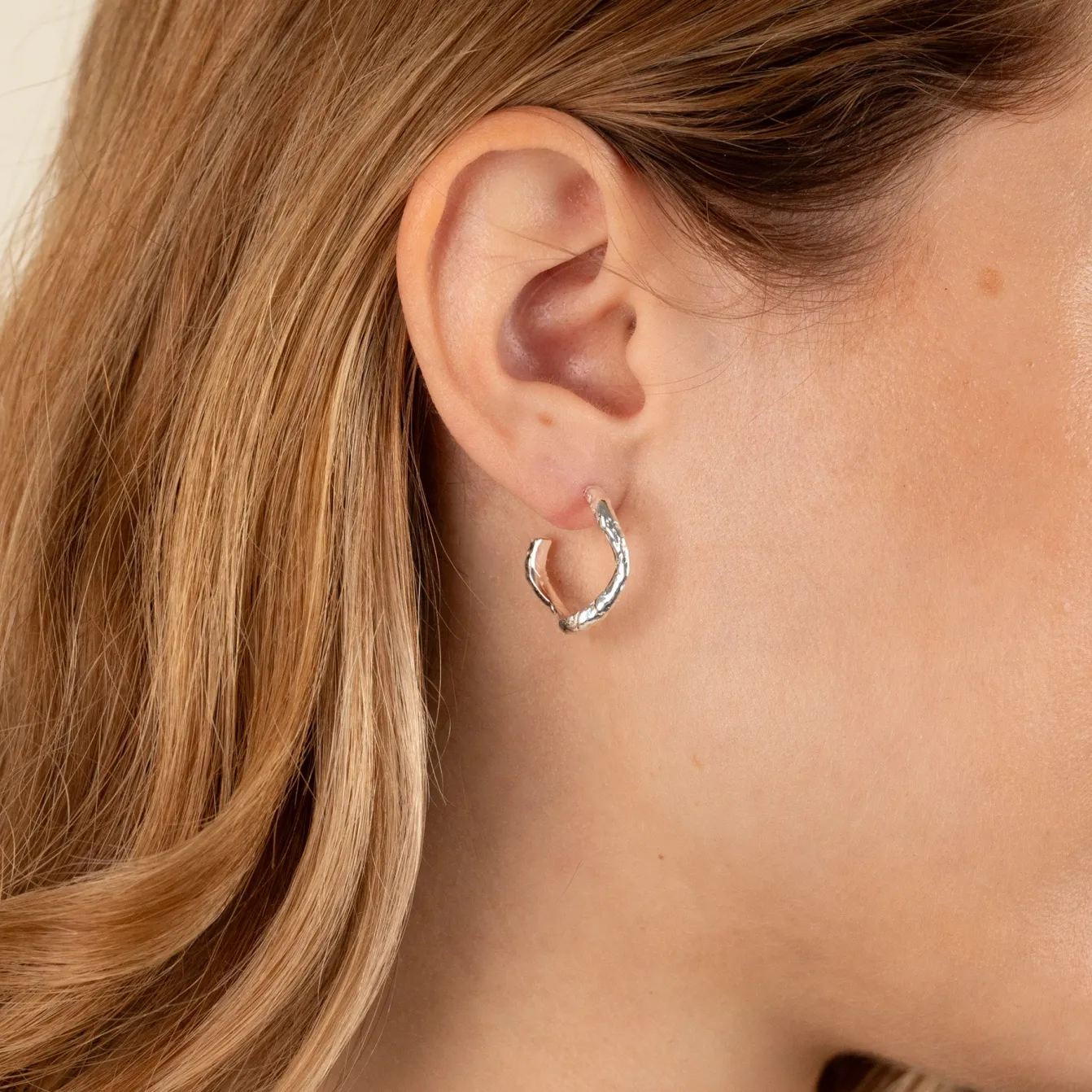 MAIA SILVER CREOL EARRING