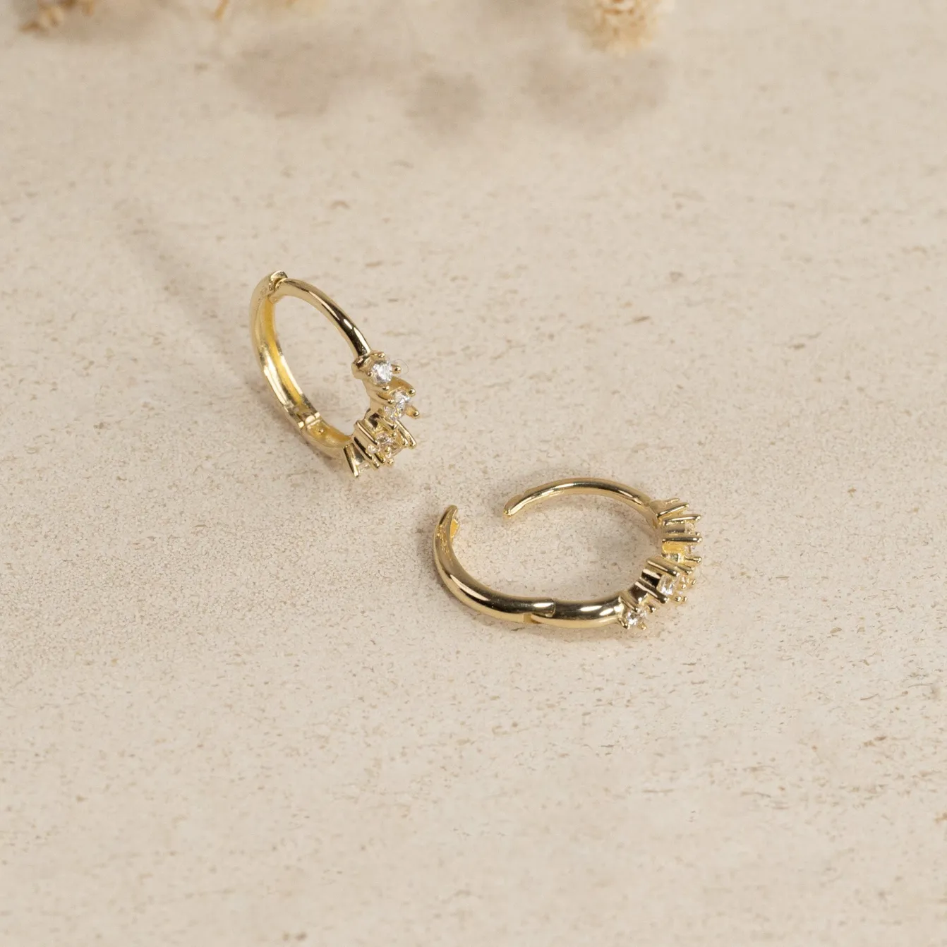 MAISIE CRYSTAL SOLID GOLD CREOL EARRING