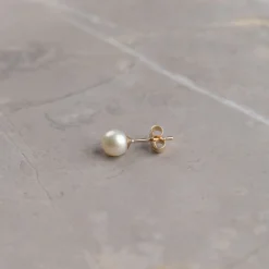Margot Perle Massiv Guld Ørestikker - 5mm - Sisi Copenhagen