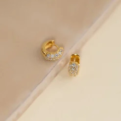 MARILYN CRYSTAL GOLDEN HUGGIE EARRING