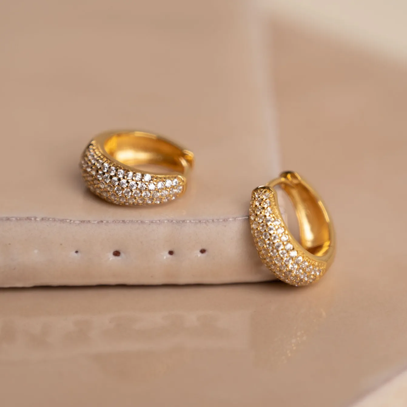 MARY CRYSTAL GOLDEN CREOL EARRING
