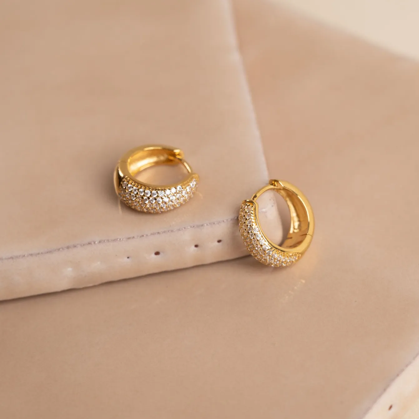 MARY CRYSTAL GOLDEN CREOL EARRING