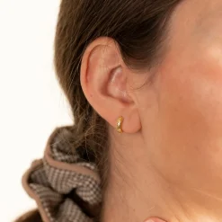 MATILDA SMALL GOLDEN CREOL EARRING - Sisi Copenhagen