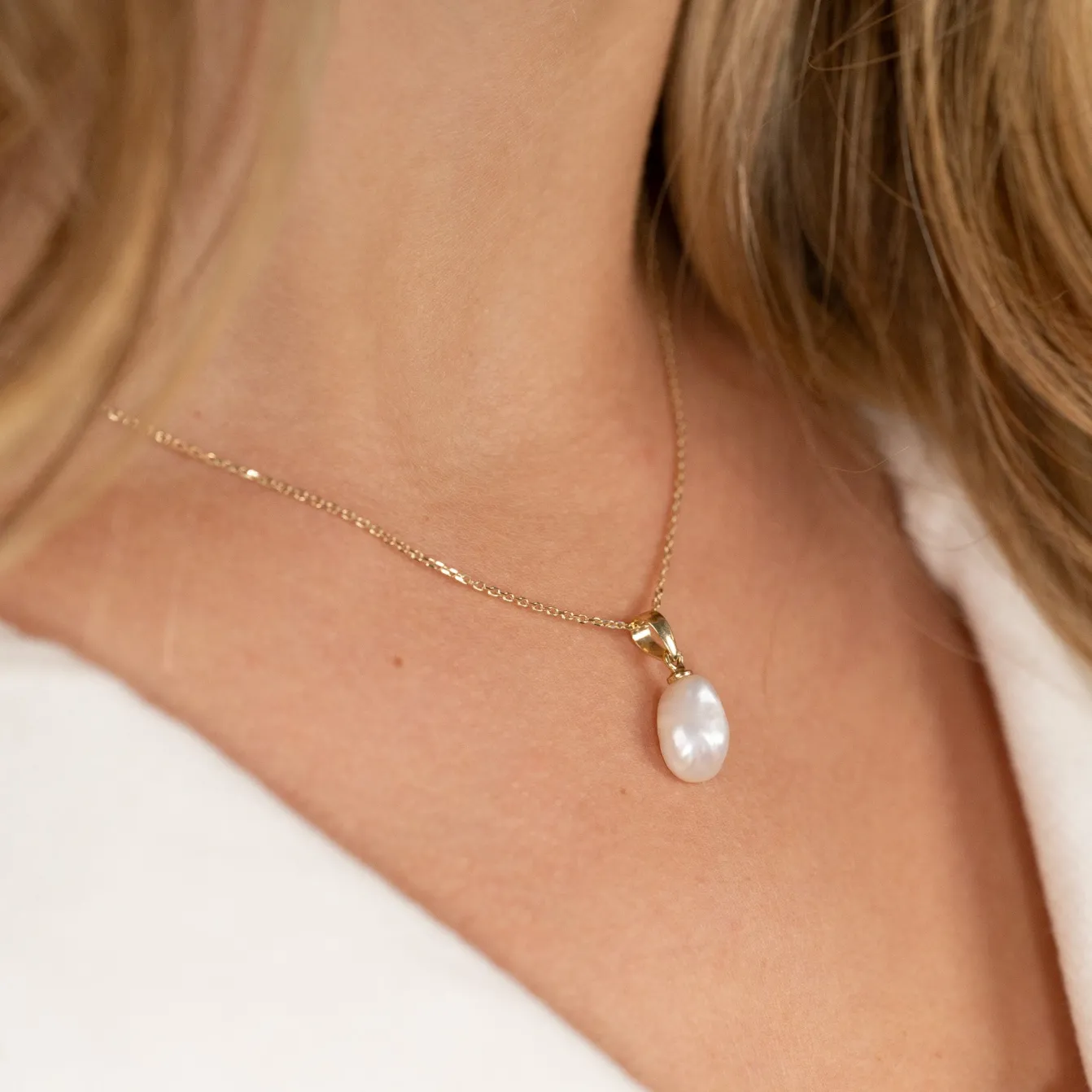MAUD PEARL SOLID GOLD PENDANT