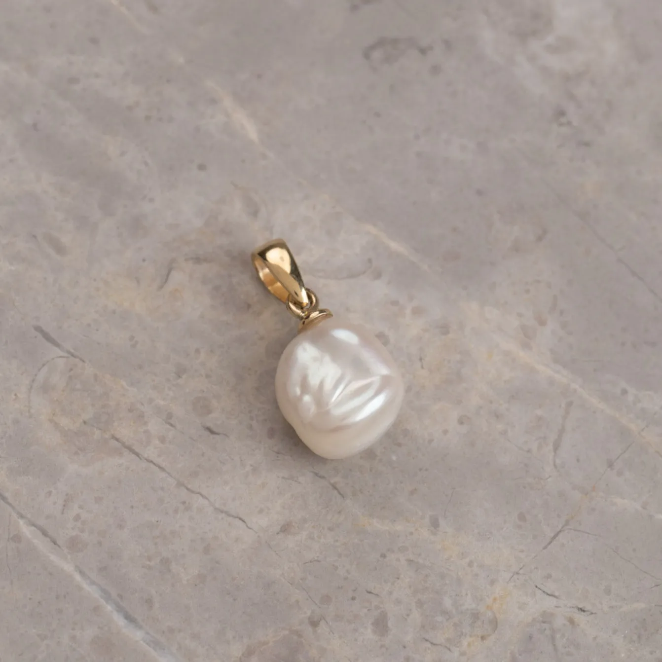 MAUD PEARL SOLID GOLD PENDANT