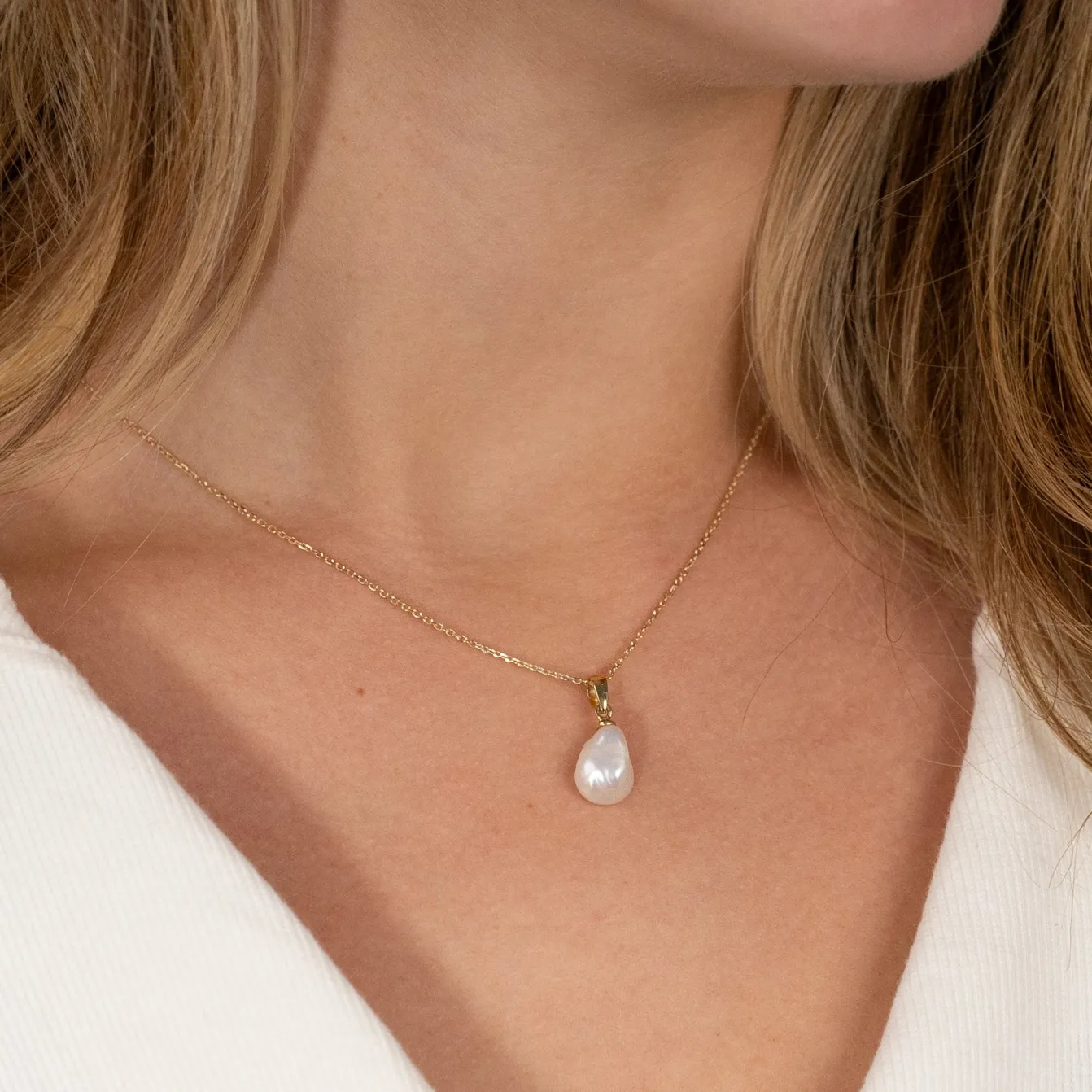 MAUD PEARL SOLID GOLD PENDANT