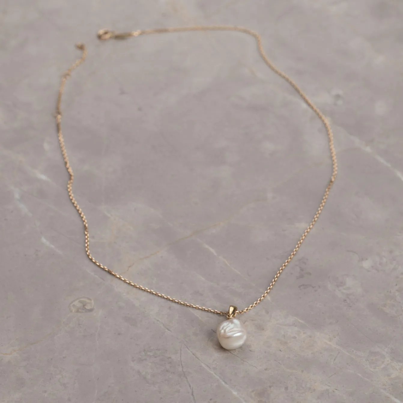 MAUD PEARL SOLID GOLD PENDANT
