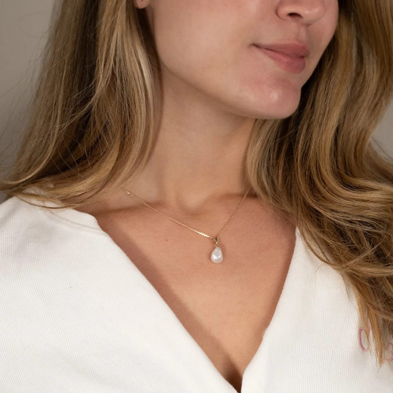 MAUD PEARL SOLID GOLD PENDANT