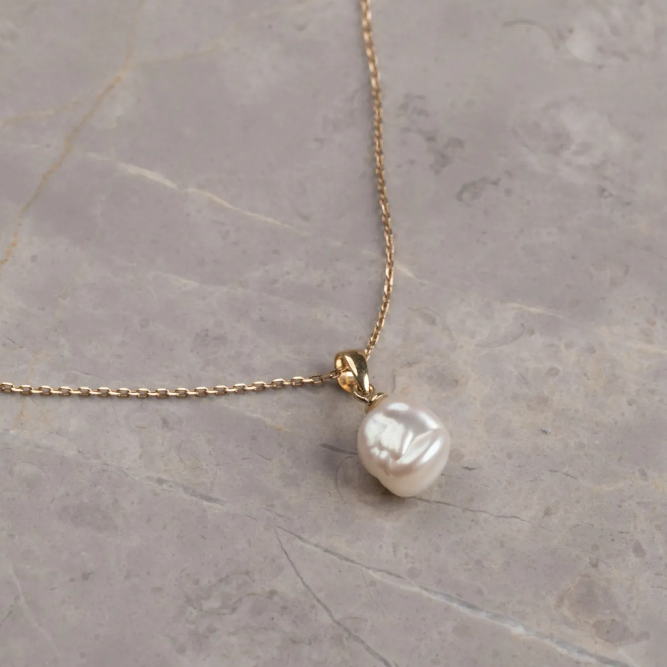 MAUD PEARL SOLID GOLD PENDANT