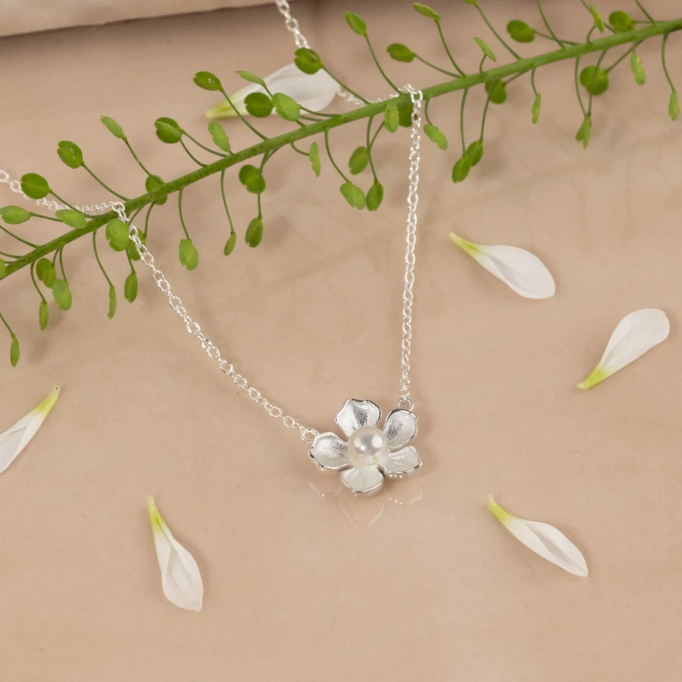 MONA PEARL SILVER CHAIN